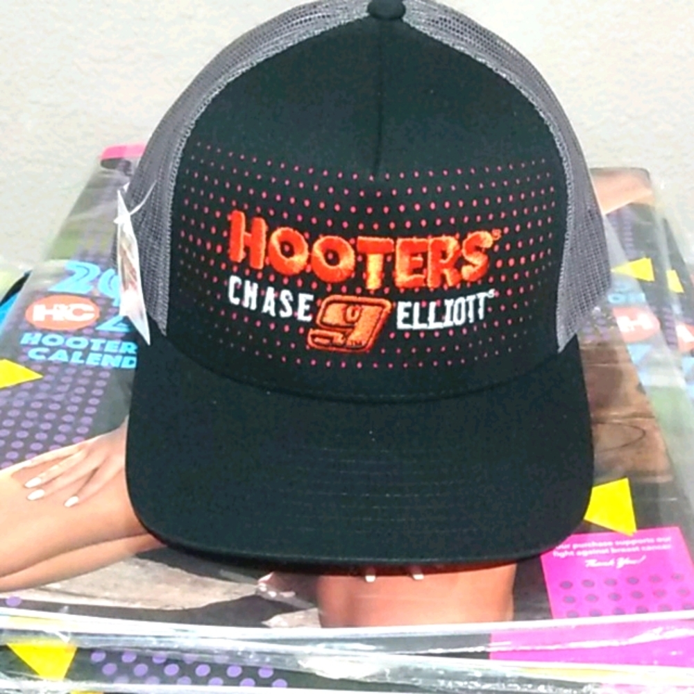 Hooters Chase Elliott 9